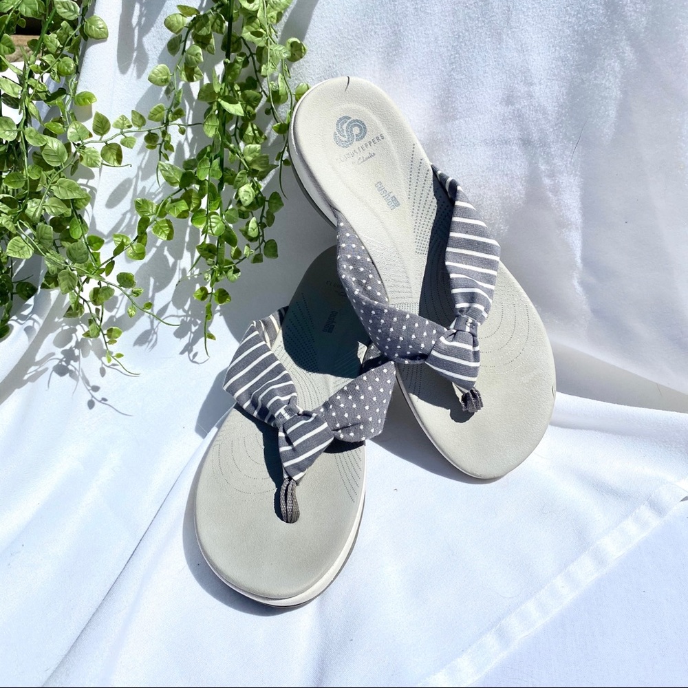 Clark’s Cloudsteppers Sandals/Flip flops in EUC